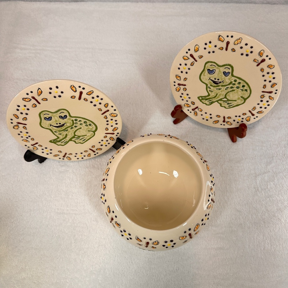 Aboriginal Dot Studio Art Pottery Frog Heart Eyes Butterfly Floral Pot Lily Pads - Picture 3 of 16
